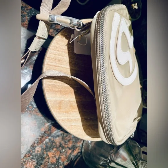 NWT Lululemon 1L Belt Bag LIMITED EDITION EXCLUSIVE in Trench/White Opal Logo - Picture 6 of 11